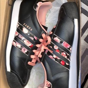 Black/White Floral Adidas Samoa